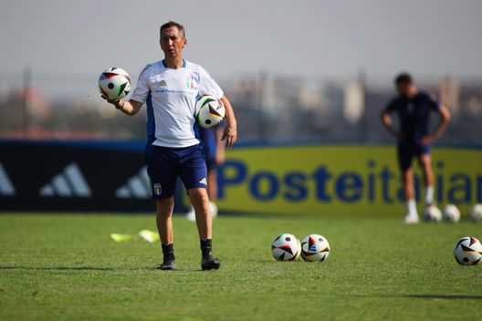 ROMA, ITALIA - 03 SETTEMBRE: L'allenatore dell'Italia U21 Carmine Nunziata. (Photo by Paolo Bruno/Getty Images) Under21 Slovacchia-Italia, dove vedere il match in tv e in streaming LIVE- immagine 2