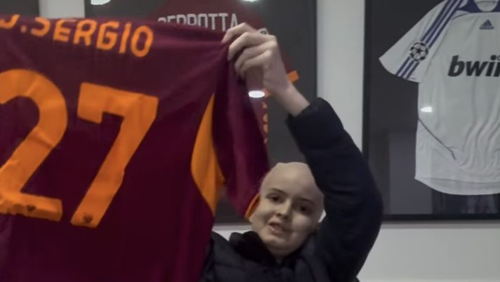 Julio Sergio, regalo commovente della Roma per lui e il figlio Enzo – VIDEO Julio Sergio, regalo commovente della Roma per lui e il figlio Enzo – VIDEO - immagine 1