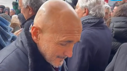 Spalletti a Castel di Sangro non dimentica Napoli, firma magliette azzurre ai tifosi