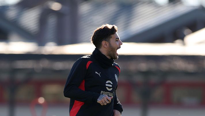 CAIRATE, ITALY - DECEMBER 27: Theo Hernandez of AC Milan in action during a AC Milan training session at Milanello on December 27, 2024 in Cairate, Italy. (Photo by Claudio Villa/AC Milan via Getty Images)  Milan, sei realmente pronto per la risalita? - immagine 1