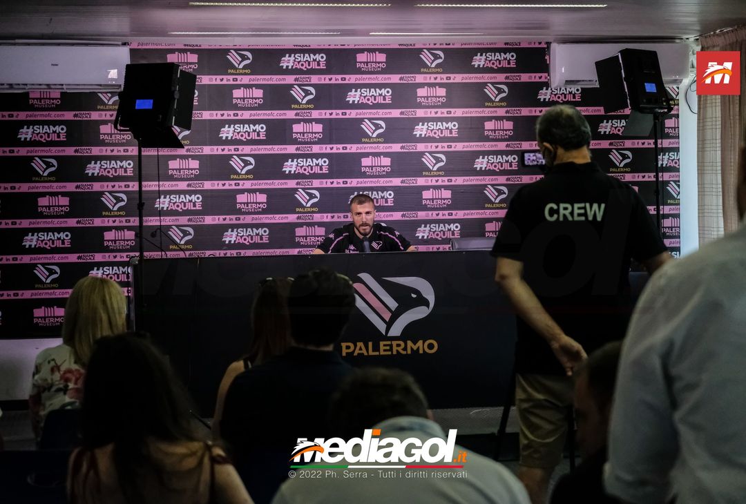 FOTO RITIRO PALERMO, la conferenza stampa di Nicola Valente (Gallery) - immagine 28