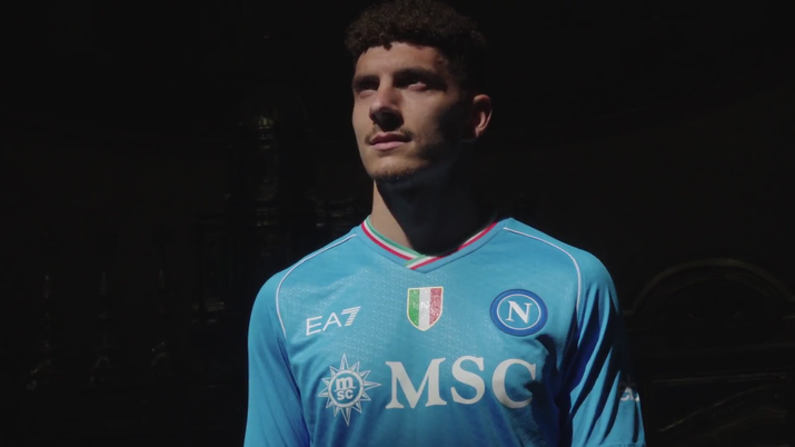 VIDEO La nuova maglia del Napoli è ora disponibile per l’acquisto: tutte le info - immagine 1