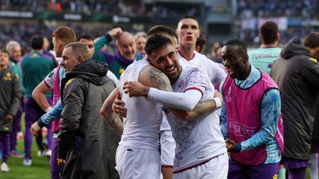 BRUGES, BELGIUM - MAY 08: Nicolas Gonzalez of ACF Fiorentina celebrates with teammates after the team's victory during the UEFA Europa Conference League 2023/24 Semi-Final second leg match between Club Brugge and ACF Fiorentina at Jan Breydelstadion on May 08, 2024 in Bruges, Belgium. (Photo by Dean Mouhtaropoulos/Getty Images)