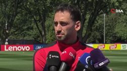Turchia, Calhanoglu: “Faremo vedere quanto siamo forti. Ho parlato con Akanji per…”