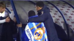 VIDEO / Cuore Bellingham: il raccattapalle ha freddo e…