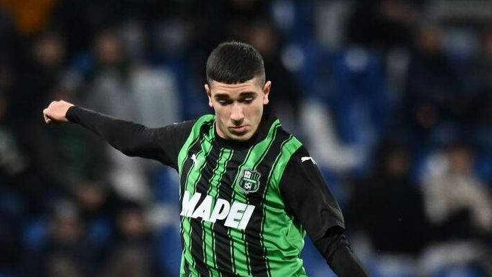 REGGIO NELL'EMILIA, ITALY - DECEMBER 22: Cristian Volpato of US Sassuolo in action during the Serie A TIM match between US Sassuolo and Genoa CFC at Mapei Stadium - Citta' del Tricolore on December 22, 2023 in Reggio nell'Emilia, Italy. (Photo by Alessandro Sabattini/Getty Images) UFFICIALE – Infortunio Volpato, c’è l’esito degli esami: la nota del Sassuolo e i tempi di recupero - immagine 1