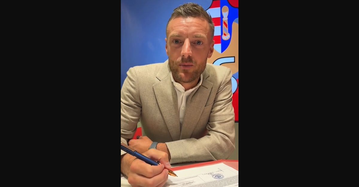 VIDEO / Vardy, ecco la firma! E le sue prime parole in italiano infiammano i tifosi VIDEO / Vardy, ecco la firma! E le sue prime parole in italiano infiammano i tifosi