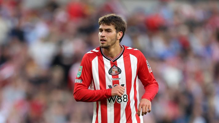 SUNDERLAND, ENGLAND - AUGUST 26: Marc Guiu of Sunderland during the Carabao Cup Second Round match between Sunderland and Huddersfield Town at Stadium of Light on August 26, 2025 in Sunderland, England. (Photo by George Wood/Getty Images) Sunderland-Newcastle: dove vedere la Premier League in TV e in Streaming- immagine 2