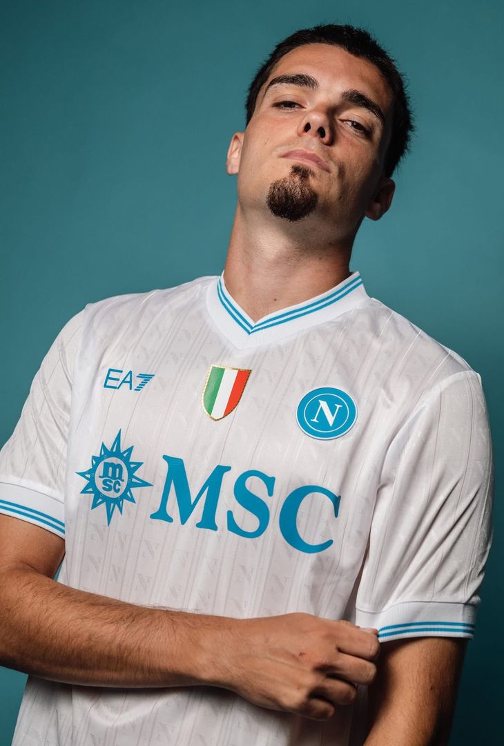Champions, il Napoli svela le tre maglie per le notti europee – GALLERY - immagine 3