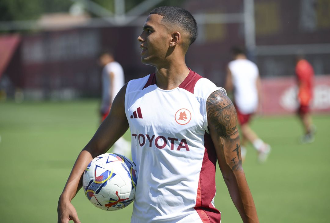 Roma, giallorossi a lavoro a Trigoria: è tornato Dybala – FOTO GALLERY - immagine 20