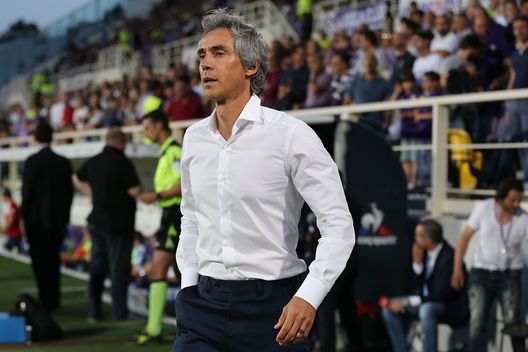 FLORENCE, ITALY - MAY 28: Paulo Sousa manager of ACF Fiorentina looks on during the Serie A match between ACF Fiorentina and Pescara Calcio at Stadio Artemio Franchi on May 28, 2017 in Florence, Italy. (Photo by Gabriele Maltinti/Getty Images) sousa