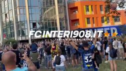 VIDEO FCIN1908 / Inter-Lecce, l’arrivo del pullman dei nerazzurri a San Siro
