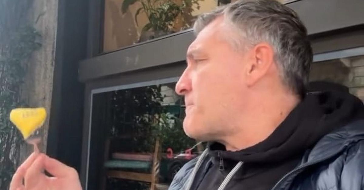 VIDEO / Vieri: “C’è da sfatare un mito sull’ananas. 35 anni che la mangio ma…” VIDEO / Vieri: “C’è da sfatare un mito sull’ananas. 35 anni che la mangio ma…”