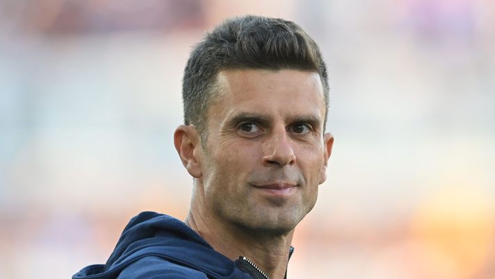 BOLOGNA, ITALY - SEPTEMBER 02: Thiago Motta head coach of Bologna FC looks on during the Serie A TIM match between Bologna FC and Cagliari Calcio at Stadio Renato Dall'Ara on September 02, 2023 in Bologna, Italy. (Photo by Alessandro Sabattini/Getty Images) Ancora post Roma: è questo il Bologna di cui tutti devono aver paura. Finalmente il ritorno tra le grandi - immagine 1