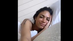VIDEO / Il sexy saluto di Elodie dalle lenzuola ai suoi follower