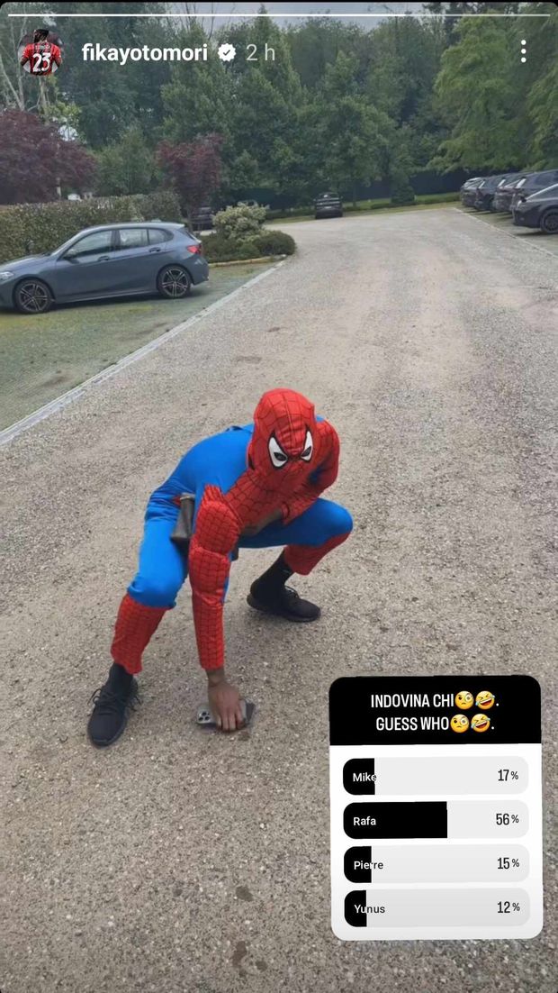 Milan, Leao all’allenamento vestito da Uomo Ragno: Tomori posta tutto sui social- immagine 2