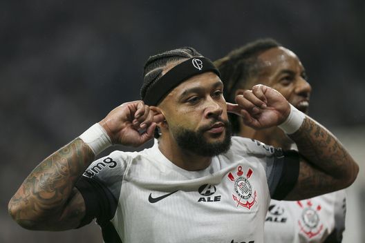 SAO PAULO, BRASILE - DICEMBRE 3: Memphis Depay del Corinthians (Foto di Ricardo Moreira/Getty Images) Il Botafogo di Davide Ancelotti ospita il Corinthians a Rio: il pronostico DDD- immagine 3