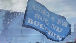 Al Maradona anche una bellissima ed originale bandiera!