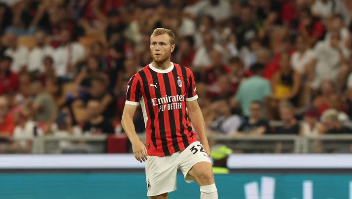 MILAN, ITALY - AUGUST 13: 3: Tommaso Pobega of AC Milan in action during the Trofeo Berlusconi match between AC Milan and Monza on August 13, 2024 in Milan, Italy. (Photo by Claudio Villa/AC Milan via Getty Images) Carlino – Idea Folorunsho in mediana, Pobega in lizza - immagine 1
