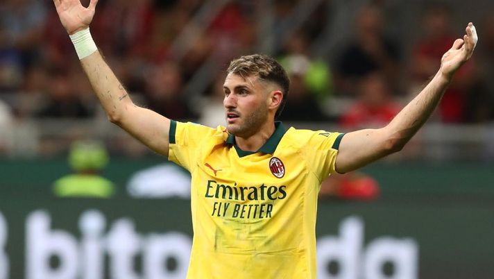 Milan, Brocchi controcorrente: 'Continuerò a difendere Gimenez'. Il motivo