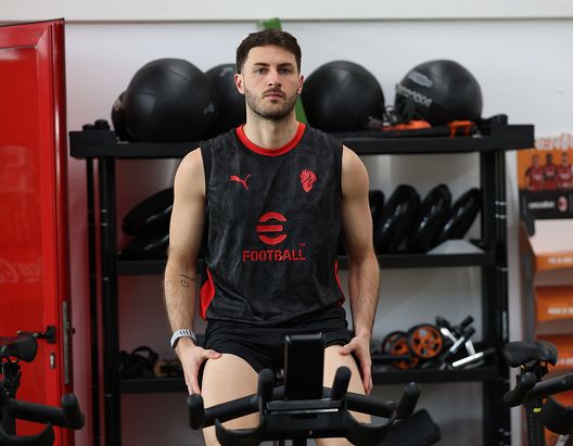 Cairate, Italia - 4 marzo 2026: Santiago Gimenez del Milan durante una sessione di allenamento. (Foto di Claudio Villa/AC Milan via Getty Images) Allenamento Milan, Gimenez in palestra e riabilitazione per Loftus-Cheek- immagine 2